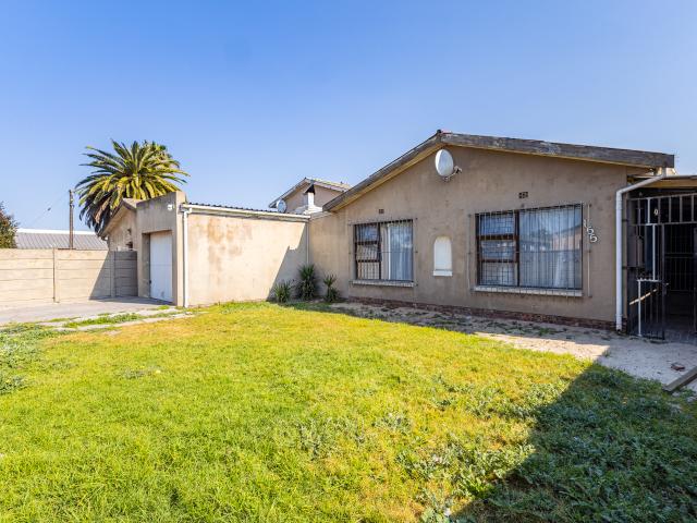 3 Bedroom House in Belmont Park