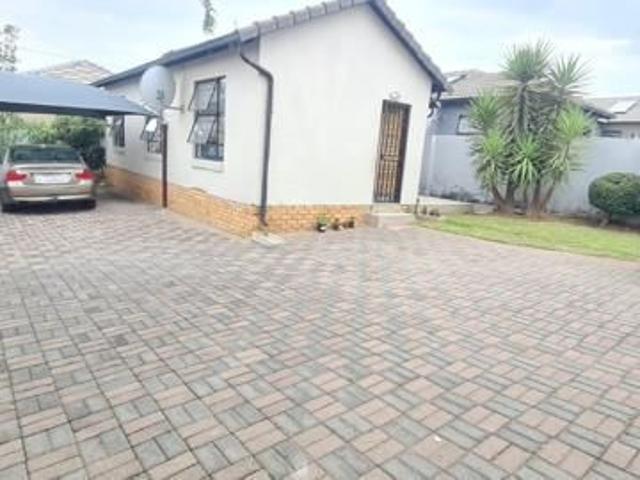 3 Bedroom House in Bloubosrand