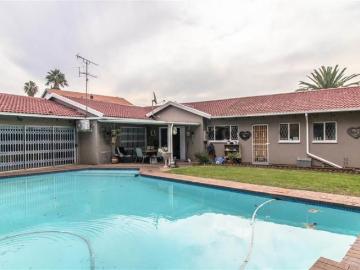 3 Bedroom House in Brackendowns