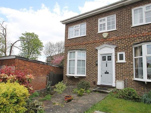 3 bedroom house in Bromley