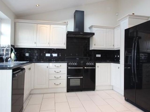 3 bedroom house in Bromley