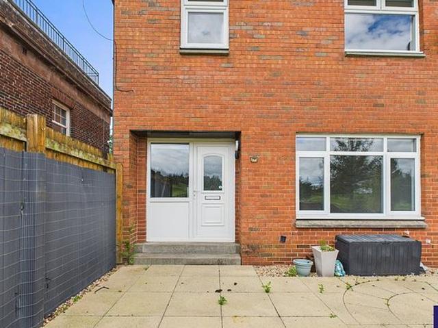 3 bedroom house in Glasgow