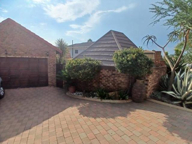 3 Bedroom House in Glen Erasmia