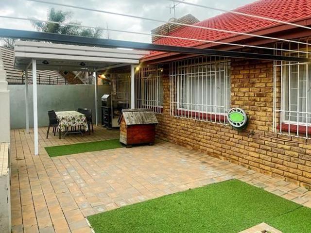 3 Bedroom House in Glen Marais