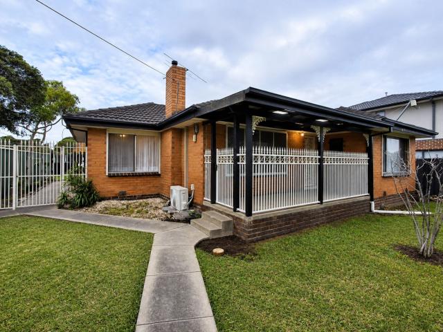 3 Bedroom House in Great Location!