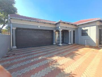 3 Bedroom House in Dawn Park