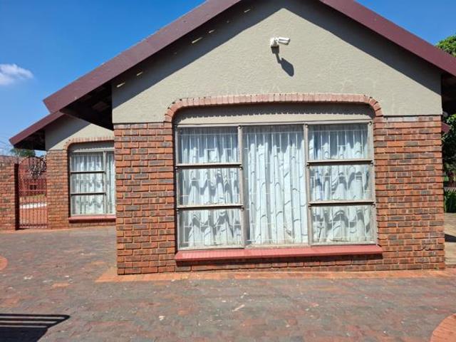 3 Bedroom House in Delmas