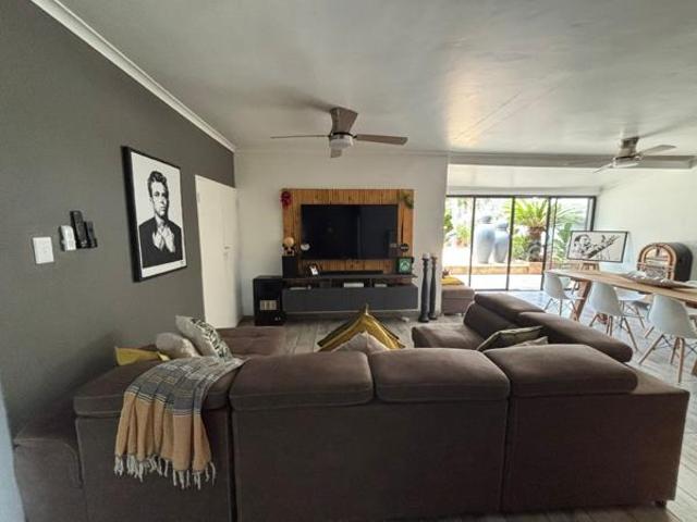 3 Bedroom House in Elarduspark
