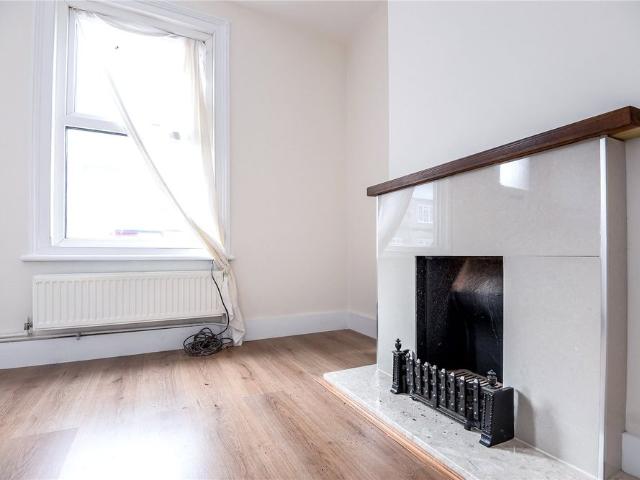 3 bedroom House in Elgar Road, Reading