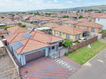 3 Bedroom House in Estate