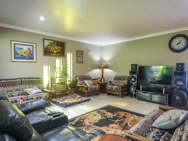 3 Bedroom House in Flamwood