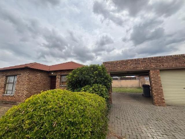 3 Bedroom House in Karenpark