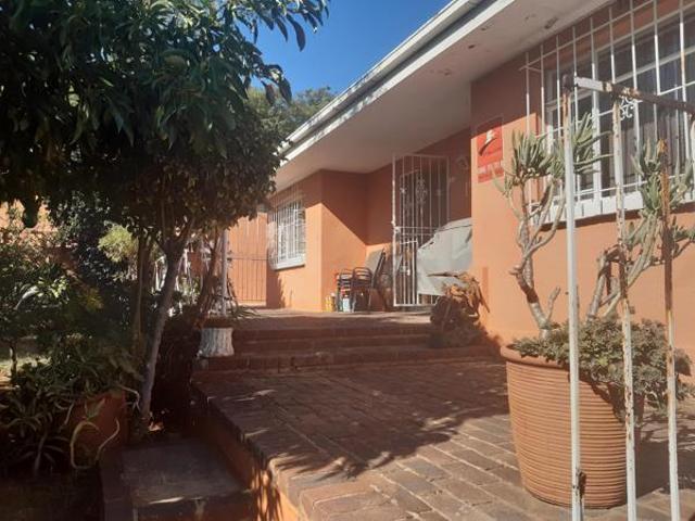 3 Bedroom House in Kensington