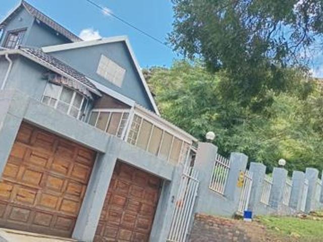3 Bedroom House in Kensington