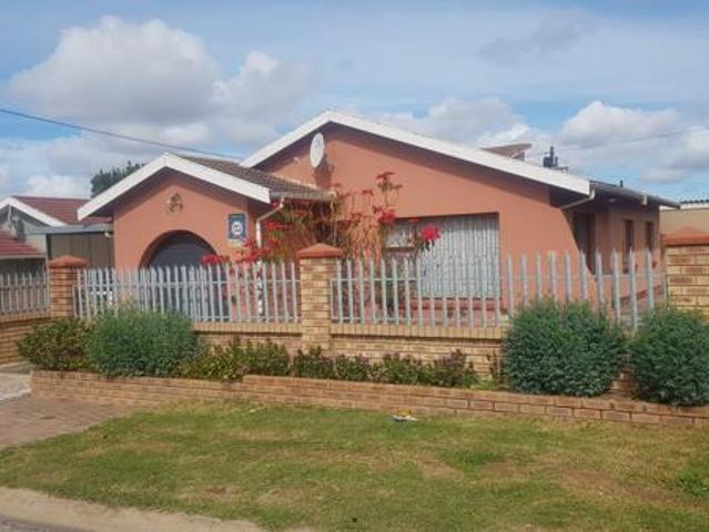 3 Bedroom House in Kwamagxaki