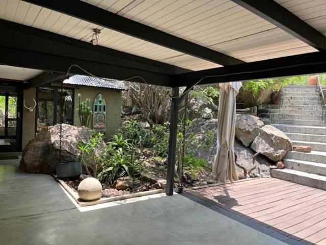 3 Bedroom House in Hoedspruit