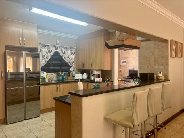 3 Bedroom House in Honeydew Manor