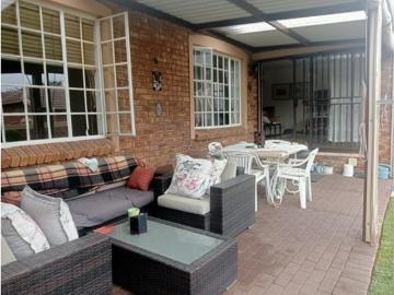 3 Bedroom House in Honeydew Manor