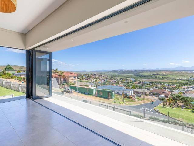 3 Bedroom House in Hartenbos Heuwels