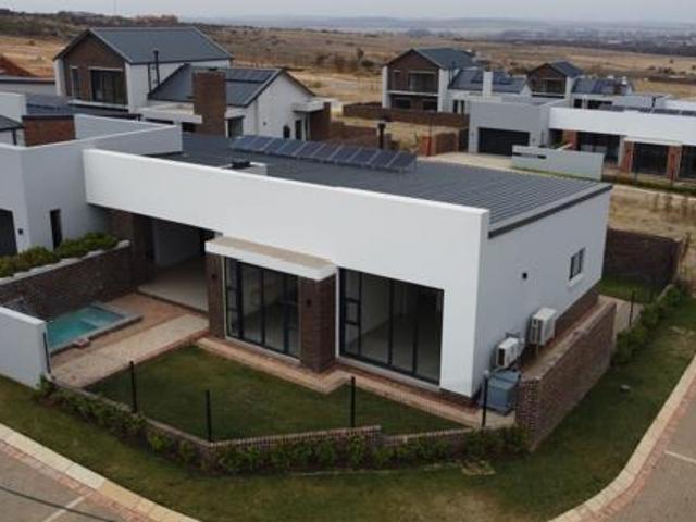 3 Bedroom House in Helderzicht Eco Estate