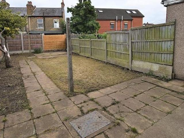3 bedroom house in Ilford