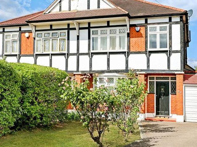 3 bedroom house in Ilford