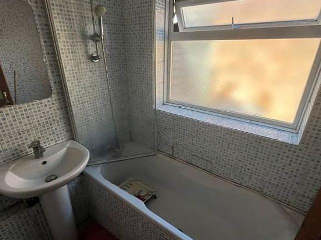 3 bedroom house in Ilford