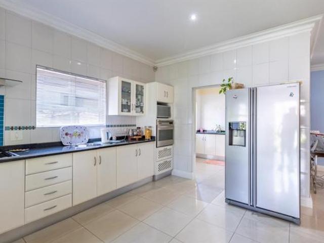 3 Bedroom House in Olievenhoutbos