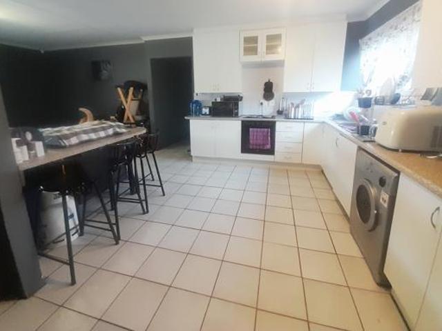 3 Bedroom House in Overbaakens