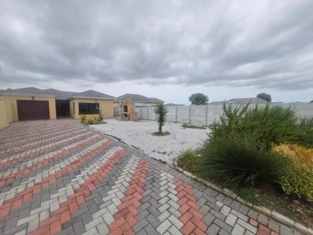 3 Bedroom House in Overbaakens