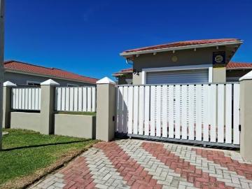 3 Bedroom House in Overbaakens