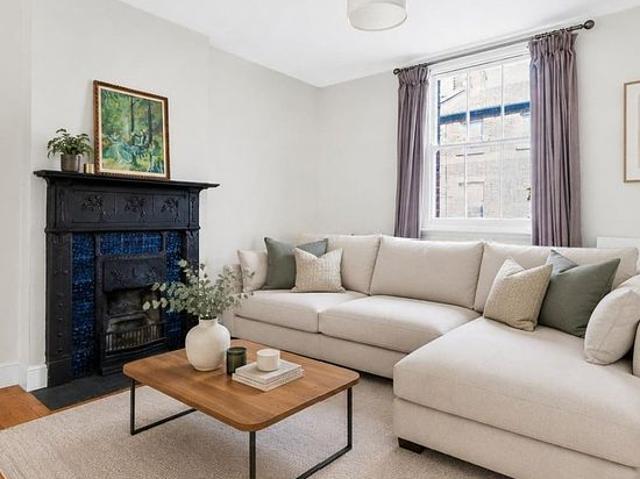 3 bedroom house in London