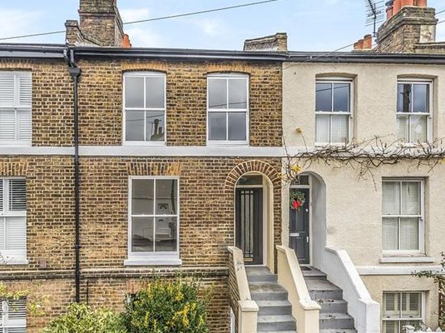 3 bedroom house in London