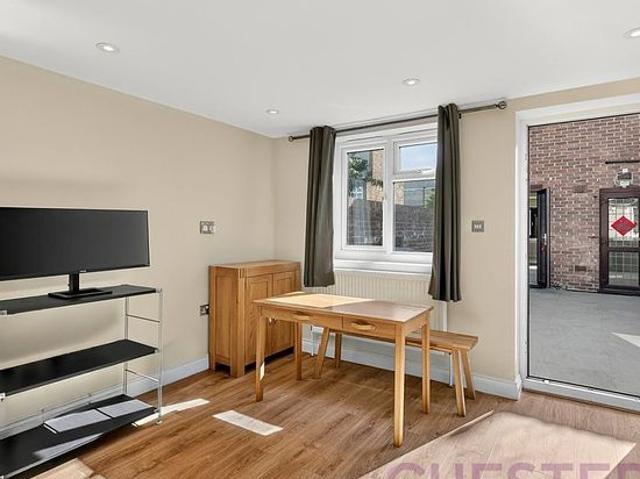 3 bedroom house in London
