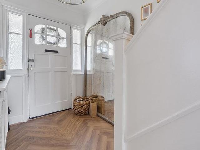 3 bedroom house in London