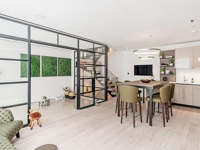 3 bedroom house in London