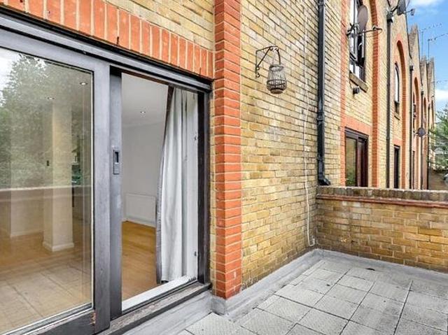 3 bedroom house in London