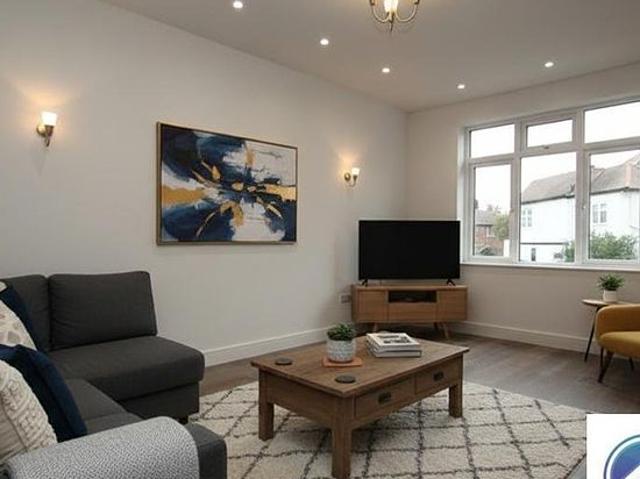 3 bedroom house in London