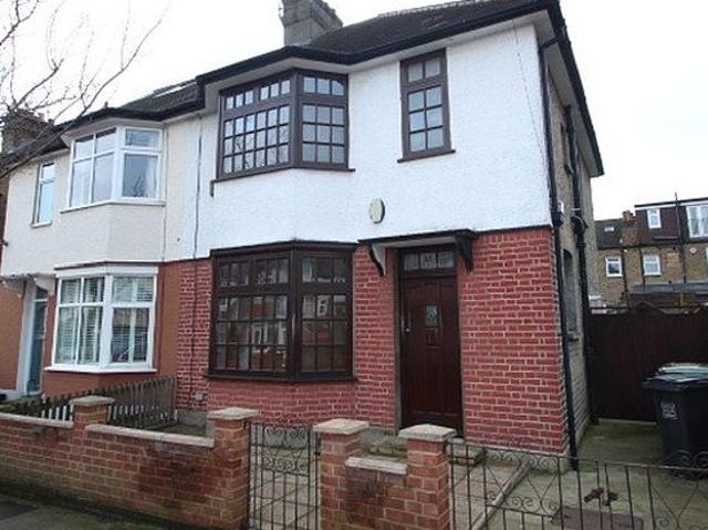 3 bedroom house in London