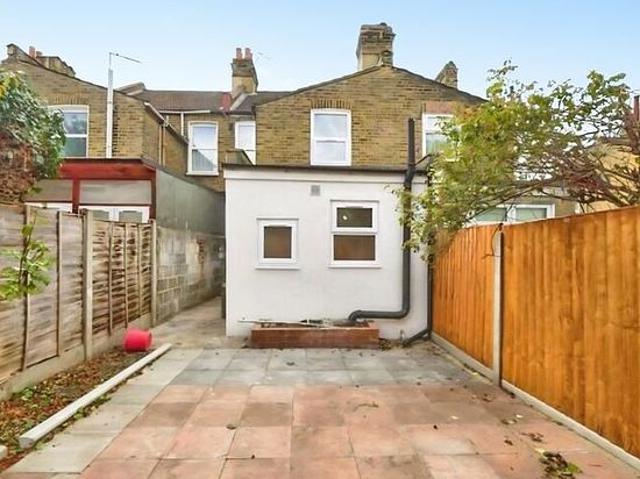 3 bedroom house in London