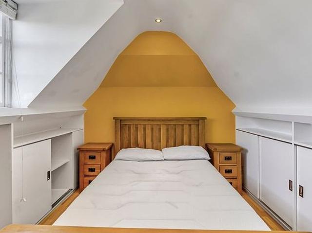 3 bedroom house in London