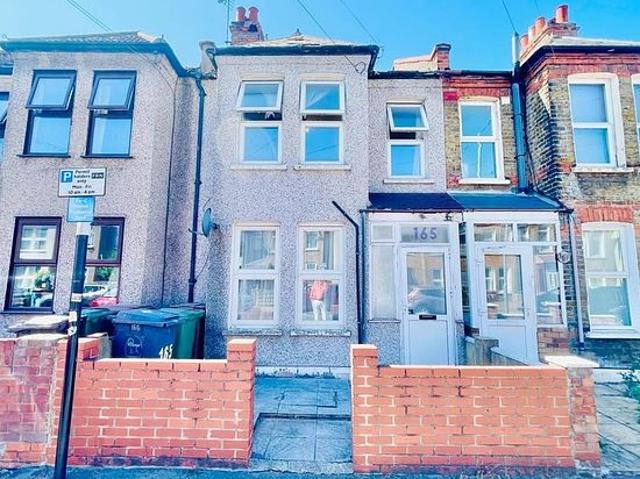 3 bedroom house in London