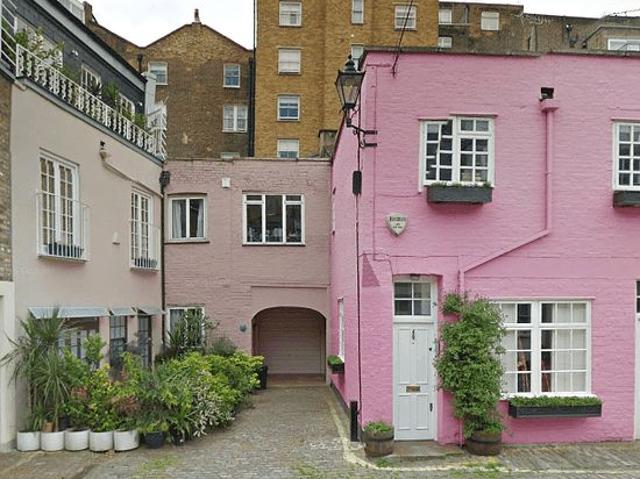 3 bedroom house in London
