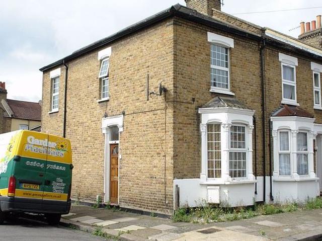 3 bedroom house in London