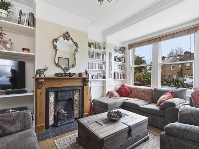 3 bedroom house in London