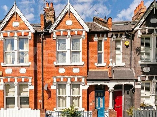 3 bedroom house in London