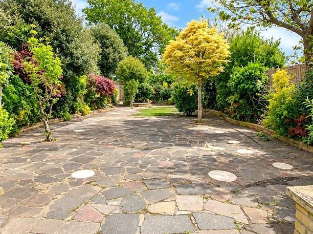 3 bedroom house in London