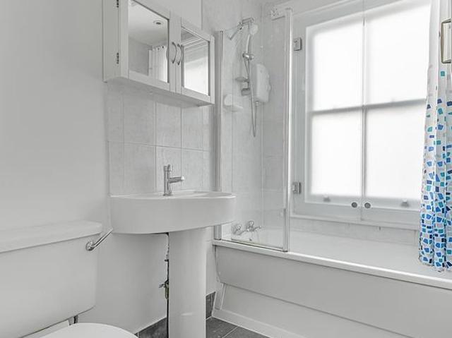 3 bedroom house in London