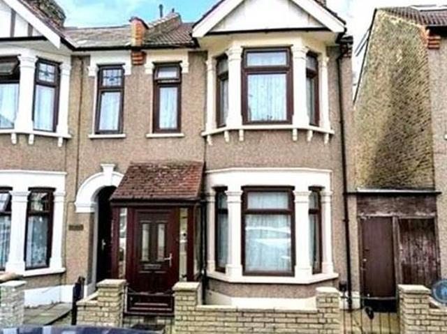 3 bedroom house in London