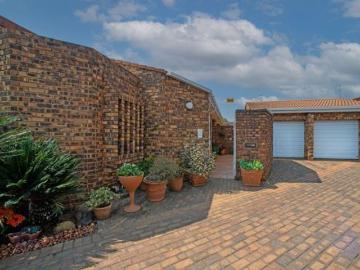 Lakefield, Lesedi Local Municipality, Sedibeng District Municipality, Gauteng, South Africa